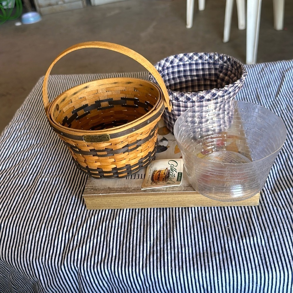 LONGABERGERJW collection miniature 1998 edition Apple basket. Mint condition.​​